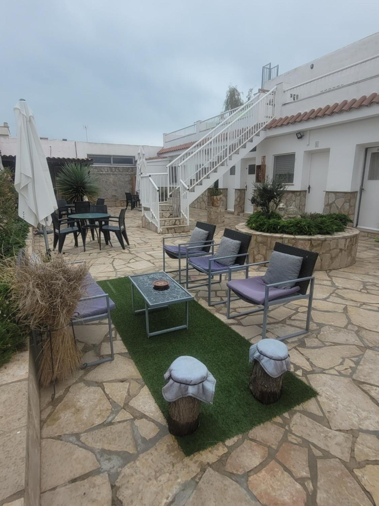 La Llar De Laura Guest House El Poblenou del Delta Exterior photo